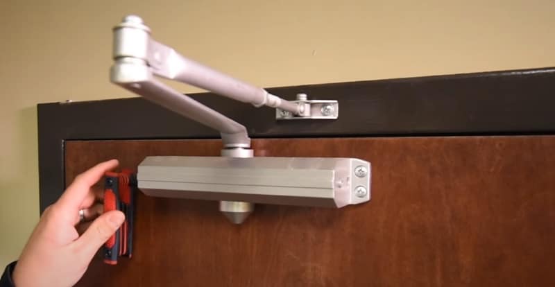 Door closer not latching