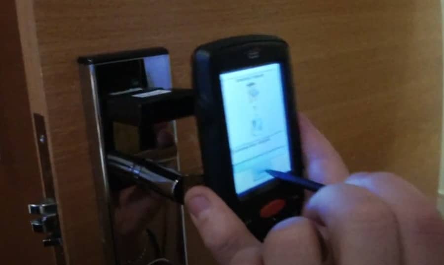 How Hotel Door Lock Hack Happens and How to Avoid? 3