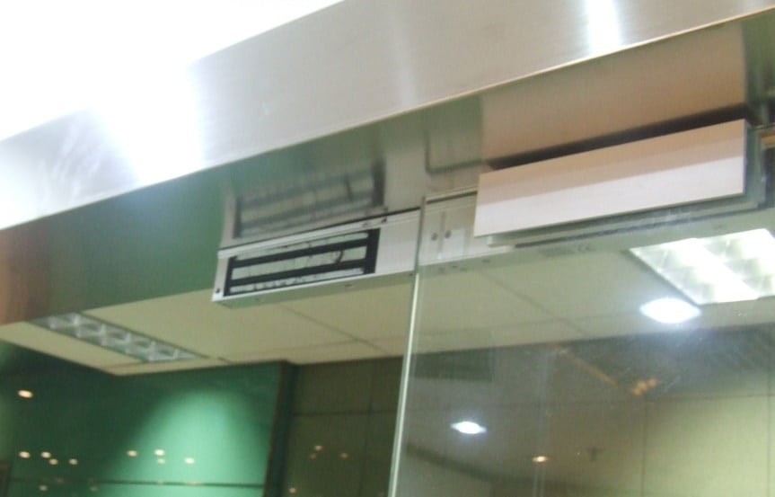 Opening a Hotel Door with a Magnet: Myth or Reality? 3