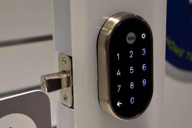 Yale lock indicator light